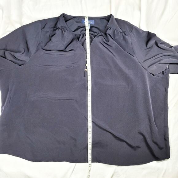 The Outfitters by Lands End navy with gold tone buttons popover blouse size 34W - Picture 5 of 11